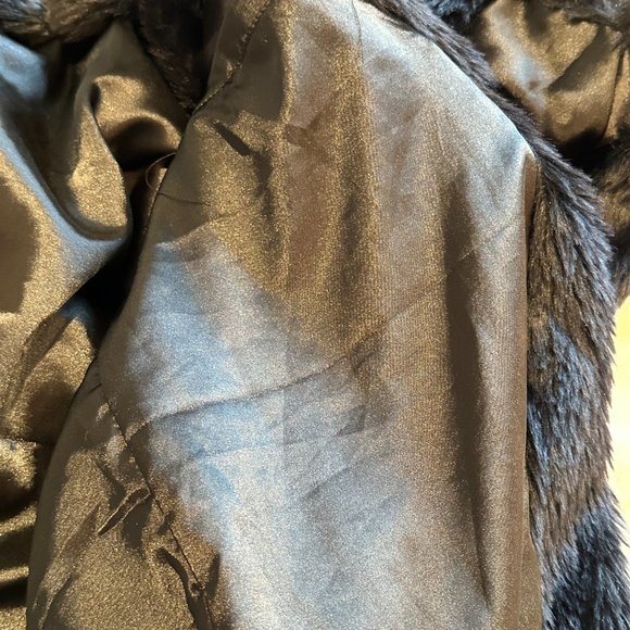 Long Faux Fur Vest - Picture 9 of 14